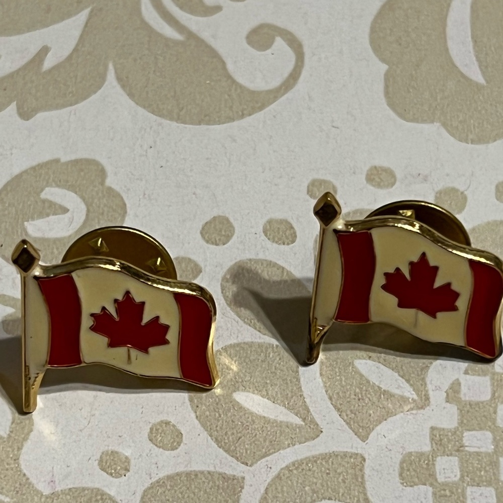Vintage set of 2 Canadian Flag Pin 🇨🇦🇨🇦 Canadian Flag Hat Tie Lapel Pin-back